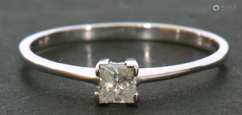 Modern 9ct white gold, diamond single stone ring, featuring ...