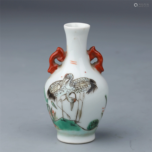 A CHINESE FAMILLE ROSE CRANES PORCELAIN VASE