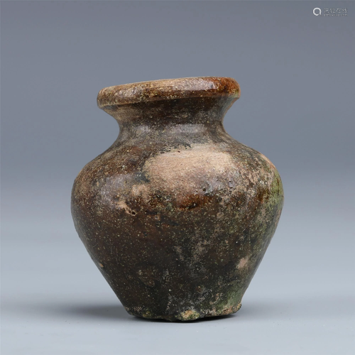 A CHINESE GREEN GLAZED POTTERY JAR