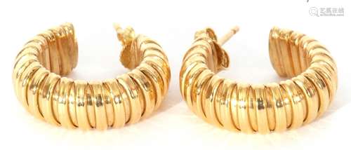 Pair of heavy 750 stamped hoop earrings of ribbed design, po...