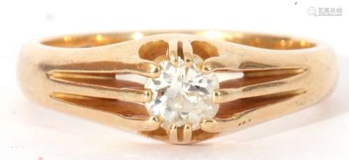 18ct gold single stone diamond ring featuring a round brilli...