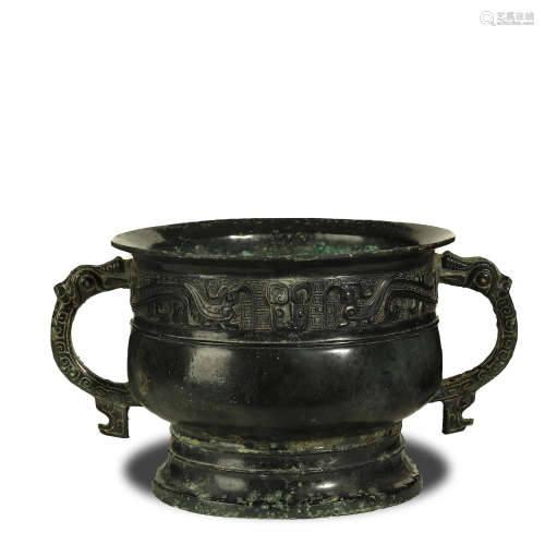 A FINE AND EXTREMELY BRONZE FOOD VESSEL,WARRING STATES PERIO...