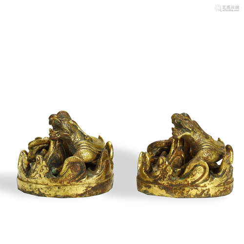 WARRING STATES PERIOD,A PAIR OF GILT-BRONZE DRAGONS