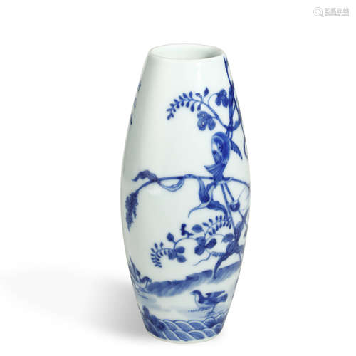 QING DYNASTY,BLUE AND WHITE GLAZED VASE