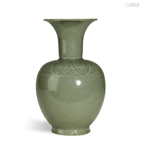 QING DYNASTY,CELADON-GLAZED VASE