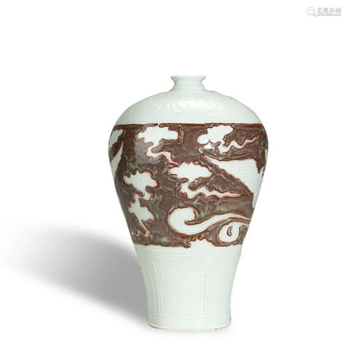 MING DYNASTY,CARVED PHOENIX UNDERGLAZE-RED GLAZED VASE,MEIPI...