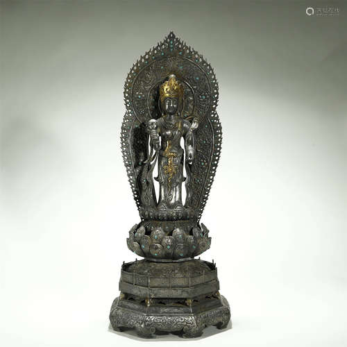 A FINE AND EXTREMELY RARE SILVER BUDDHA STATUE,TANG DYNASTY