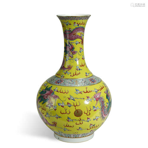 QING DYNASTY,FAMILLE-ROSE BOTTLE VASE