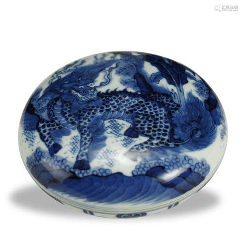 QING DYNASTY,BLUE AND WHITE GLAZED DRAGON BOX