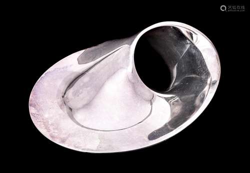 A Möbius brooch by Vivianna Torun for Georg Jensen, No 374