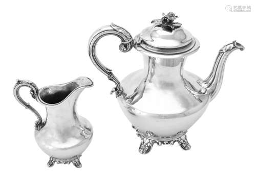 Y An early Victorian silver baluster coffee pot and cream ju...