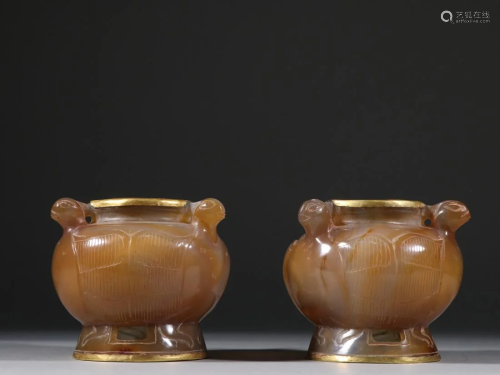 A PAIR OF GILT SILVER AGATE CARVING JARS