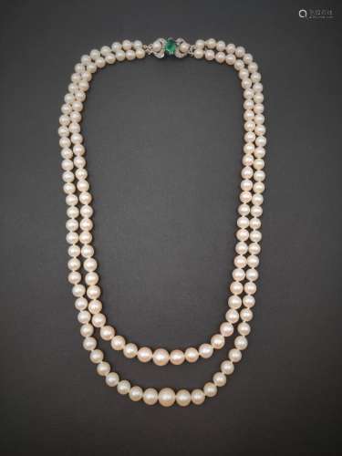 COLLIER composé de deux rangs de perles de culture de couleu...