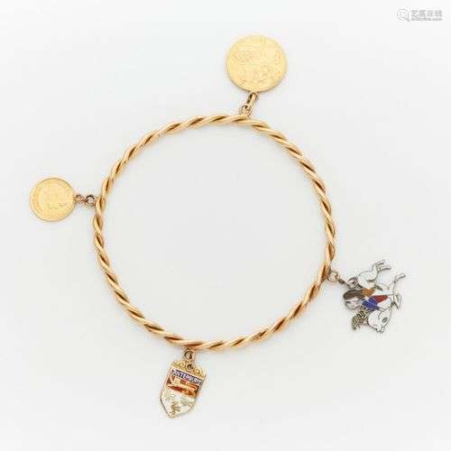 BRACELET rigide torsadé en or jaune (750) retenant en pampil...