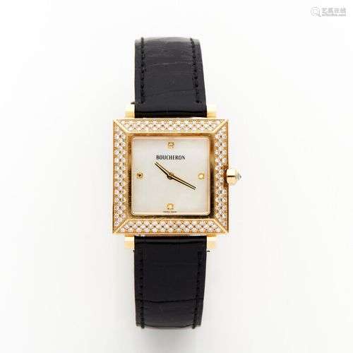 BOUCHERON BRACELET MONTRE carrée en or jaune (750). Attaches...