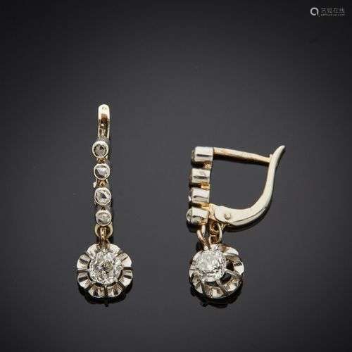 Paire de BOUCLES d'OREILLES 