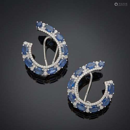 Paire de BOUCLES d'OREILLES 