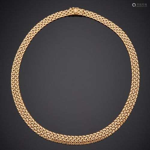 COLLIER 