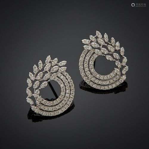 Paire de BOUCLES d'OREILLES circulaires 