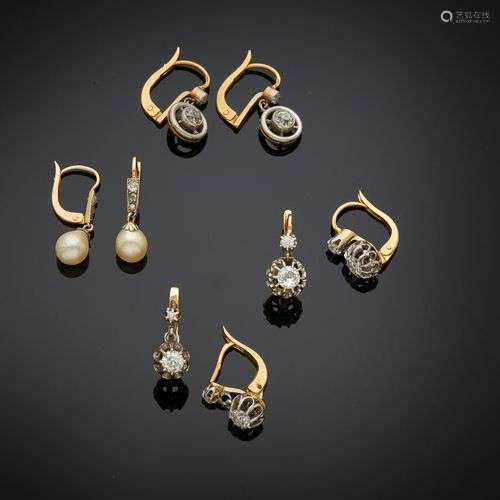 Quatre paires de BOUCLES d'OREILLES 