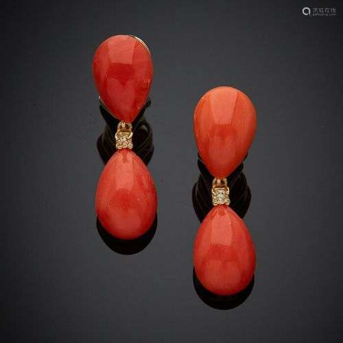 Paire de PENDANTS d'OREILLES en or jaune (585) 14 carats, or...