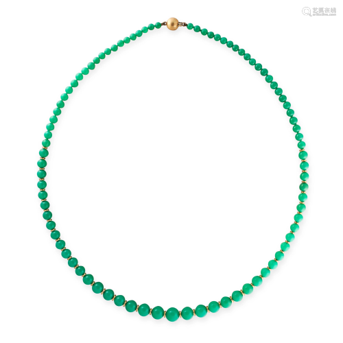 A VINTAGE CHRYSOPRASE BEAD NECKLACE formed of a single