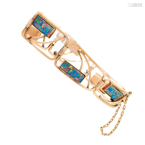 A VINTAGE OPAL BRACELET in yellow gold, formed of six