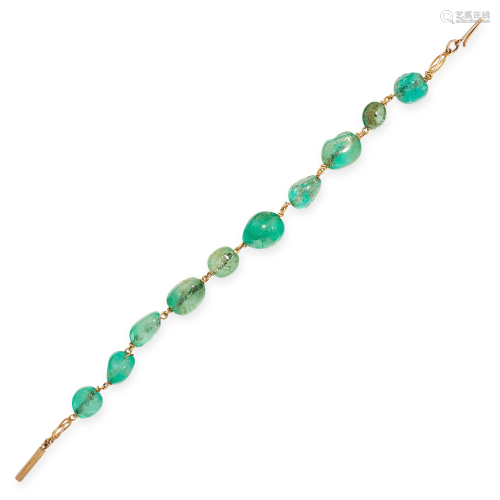 AN EMERALD BEAD BRACELET in yellow gold, comprising of