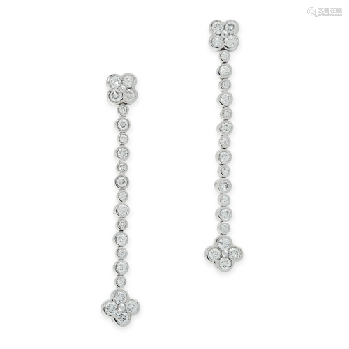 A PAIR OF DIAMOND DROP EARRINGS in 18ct white gold,