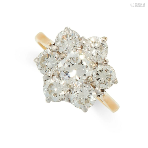 A DIAMOND CLUSTER RING in 18ct yellow gold, set with a
