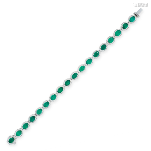 AN EMERALD AND DIAMOND BRACELET in 18ct white gold, set