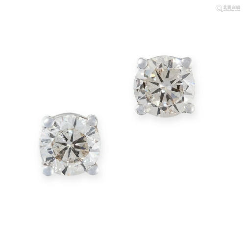 A PAIR OF DIAMOND STUD EARRINGS in 18ct white gold,