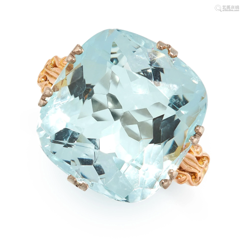 AN AQUAMARINE DRESS RING in yellow gold, set with a