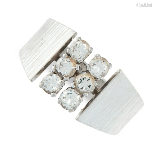 A VINTAGE DIAMOND RING in 18ct white gold, set with six