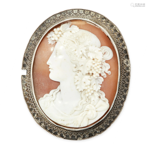AN ANTIQUE SHELL CAMEO BUCKLE / CLASP in silver, set