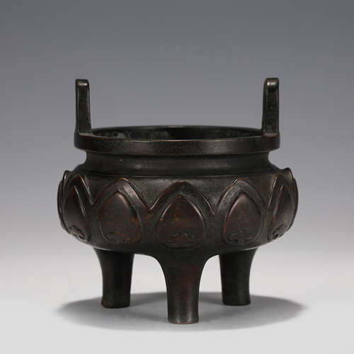 A CHINESE TRIPOD DOUBLE HANDLE BRONZE CENSER