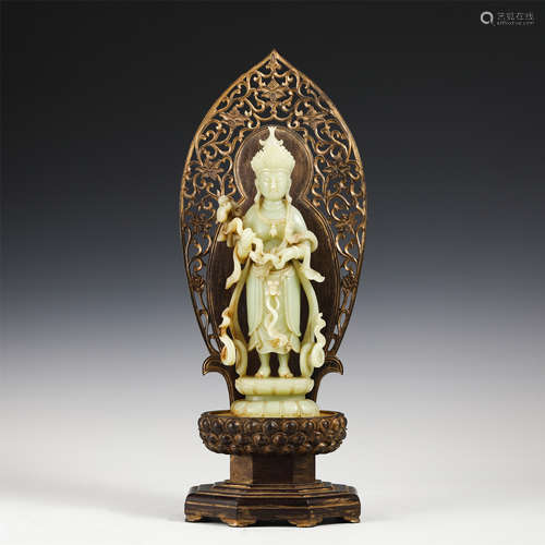 A CHINESE TOPAZ FIGURE OF GUANYIN BUDDHA STATUE