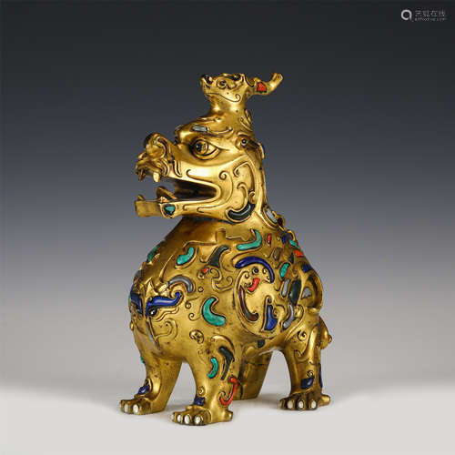 A CHINESE GILDING INLAID GEMSTONES BEAST SHAPED ORNAMENTS