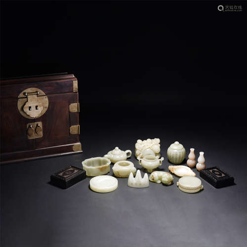 A GROUP OF CHINESE QING STYLE WHITE JADE SCHOLAR'S OBJECTS