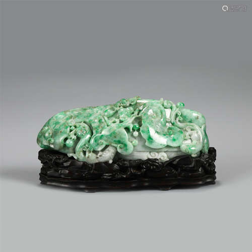 A CHINESE JADEITE ORNAMENTS