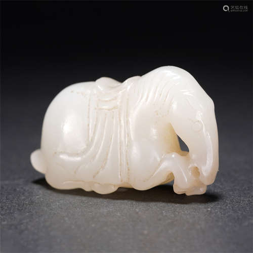 A CHINESE QING STYLE WHITE JADE HORSE PAPER WEIGHT