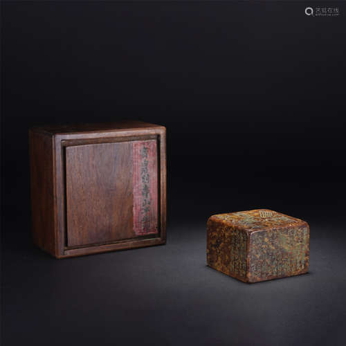 A CHINESE QING STYLE SOAP STONE SQUARE SEAL