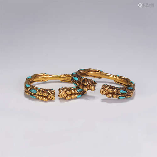 A PAIR OF CHINESE GILT BRONZE DRAGON PATTERN BRACELETS