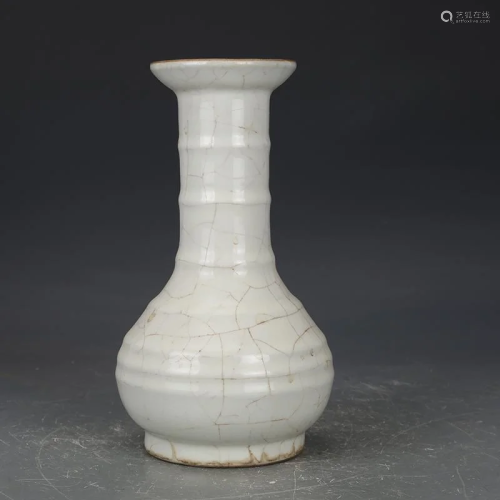 Song dynasty white glaze string line shaped bottle