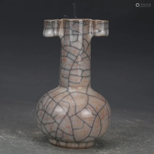 Song dynasty cream glaze vase with pierced handles