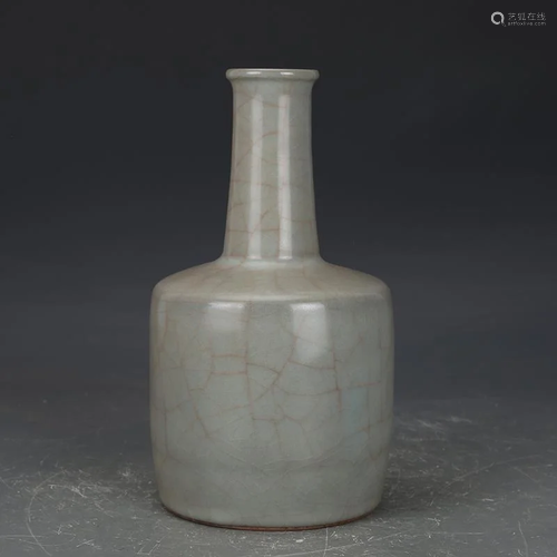 Song dynasty green glaze bottle