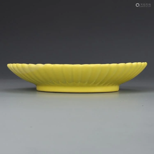 Qing dynasty yellow mini plate