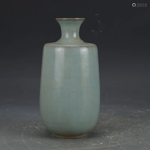 Song dynasty green glaze beer bottle
