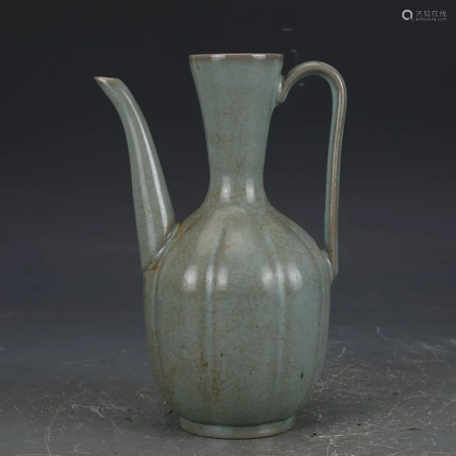 Song dynasty green glaze handled pot