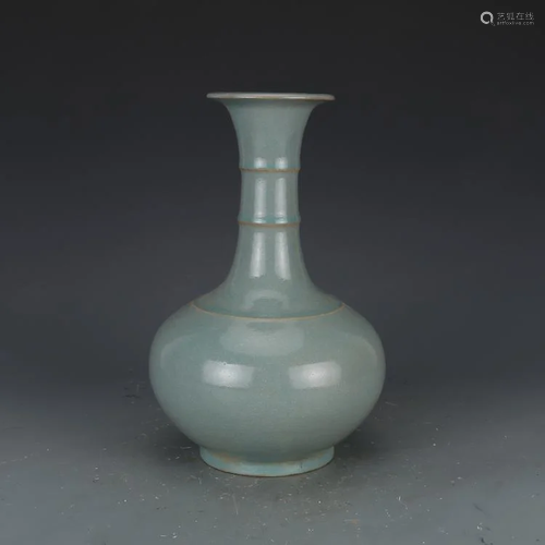 Song dynasty kiln blue glaze bottle